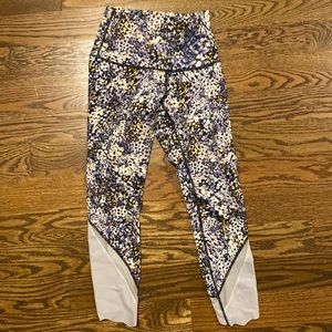 Lululemon Wunder under 23’ scallop crop leggings